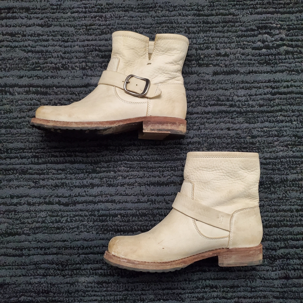 FRYE Size 6 Cream/Natural Veronica Full Grain Leather Moto Ankle Bootie